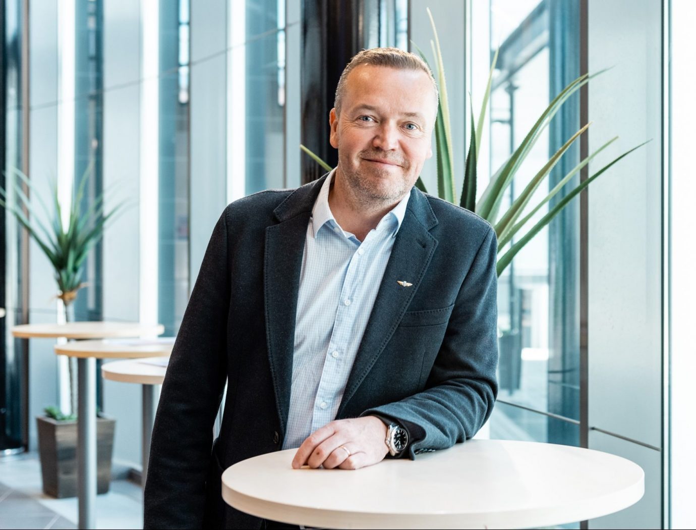 Mikko Hietanen nojaus rajattu
